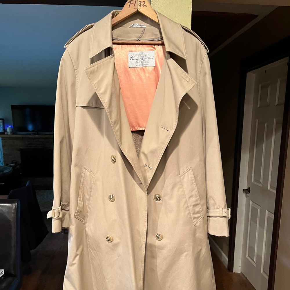 Mens trench coat. Good used condition. Large 42 Regular